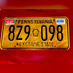 Pennsylvania Vintage 1986-87 License Plate. 8Z9-098